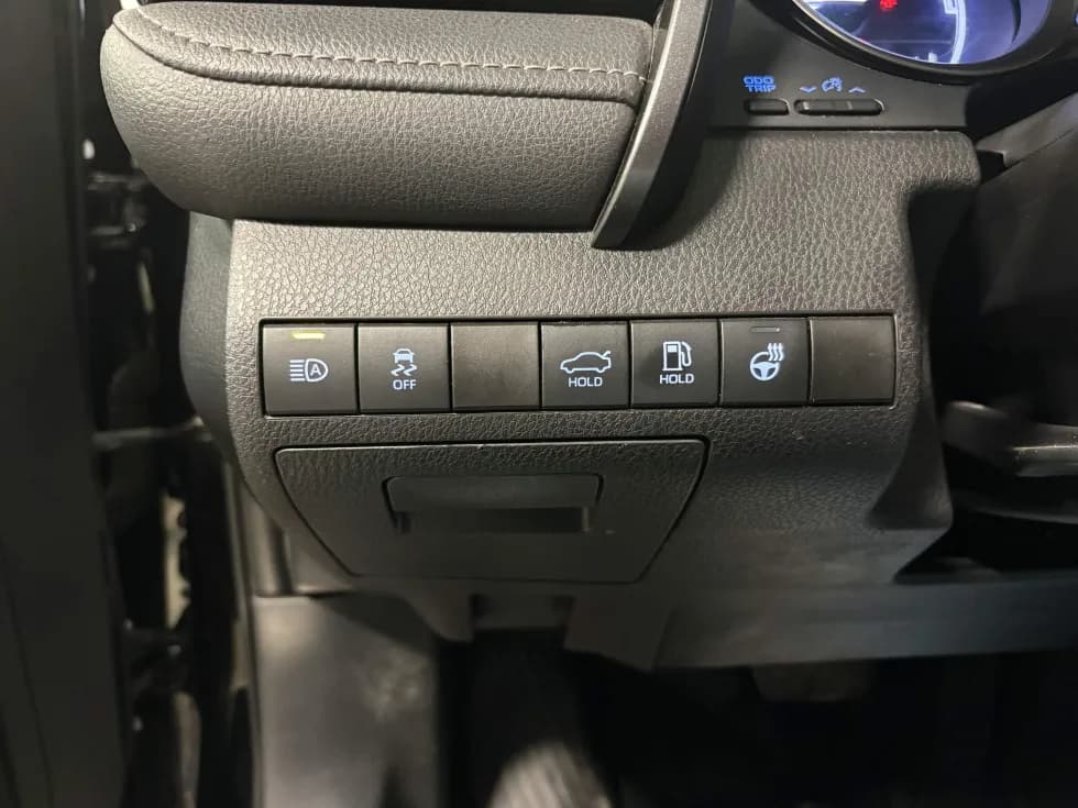 Toyota Camry Hybrid 2022 — photo 11