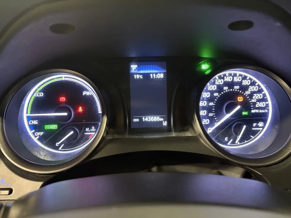 Toyota Camry Hybrid 2022 — photo 12