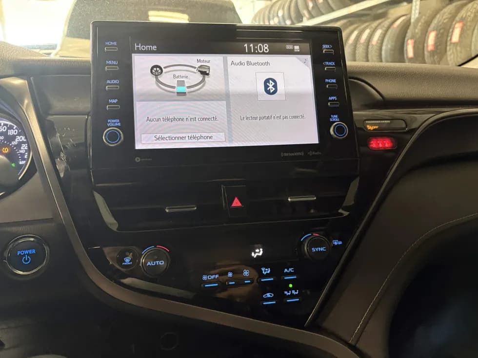 Toyota Camry Hybrid 2022 — photo 13