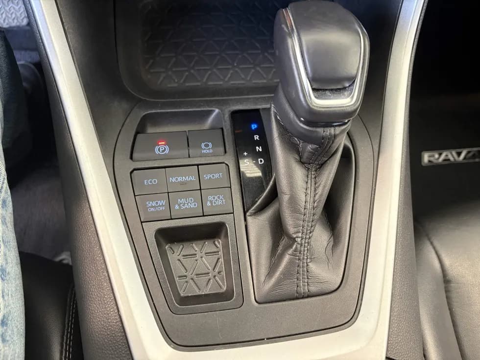Toyota RAV4 2022 — photo 11