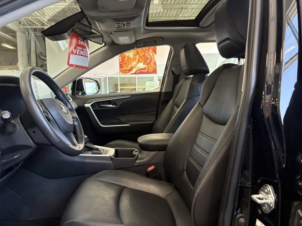 Toyota RAV4 2022 — photo 13