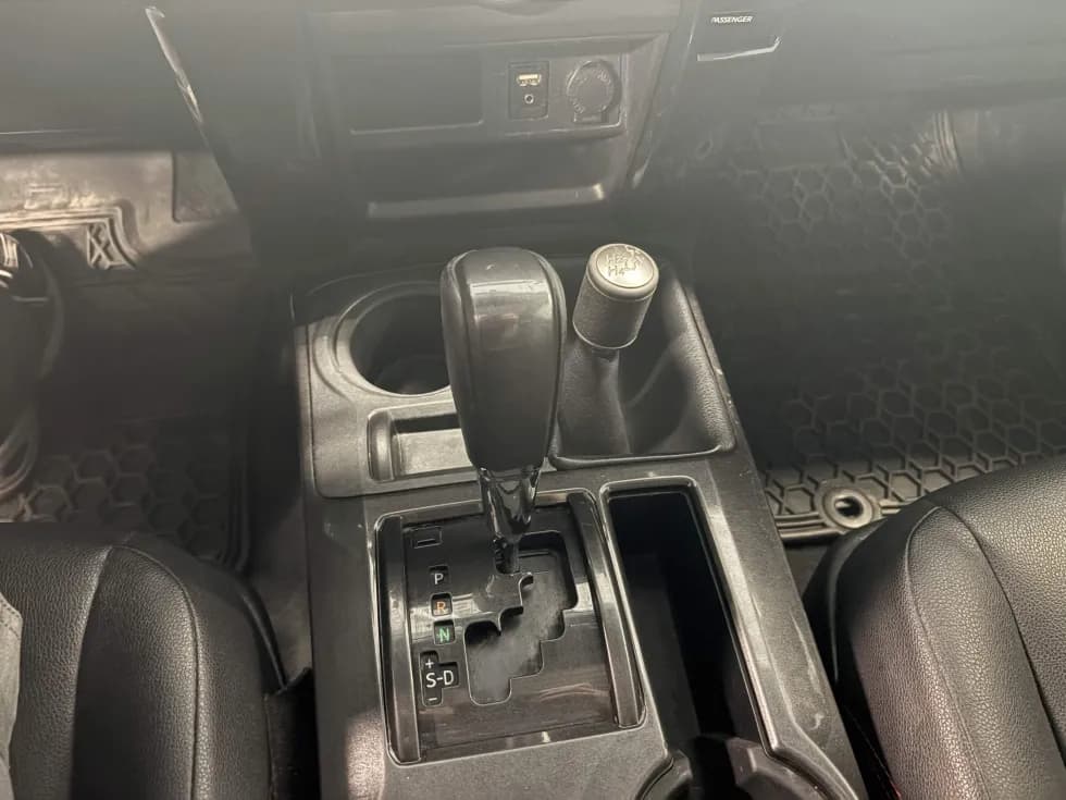 Toyota 4Runner 2016 — photo 11