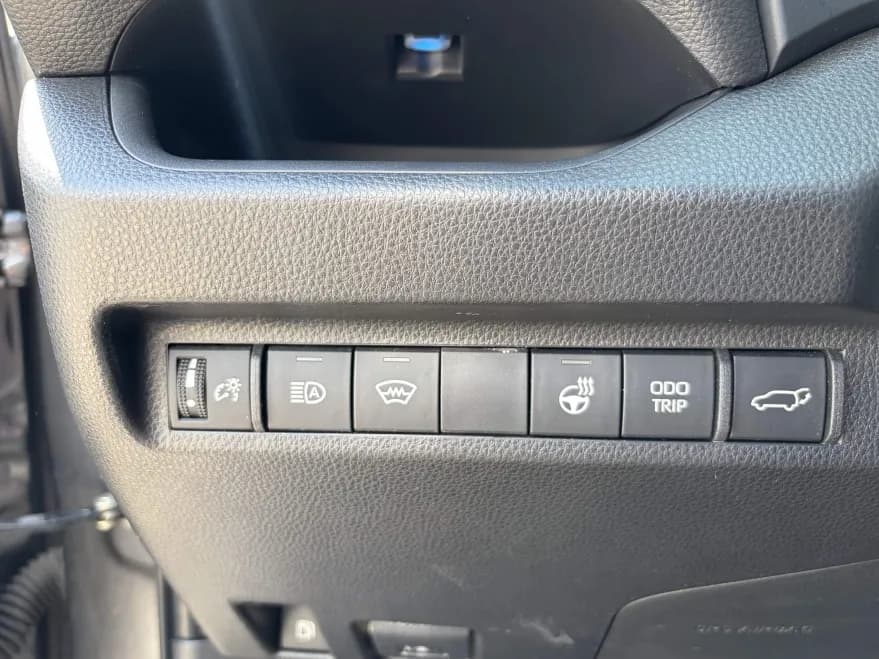 Toyota RAV4 Plug-In Hybrid 2023 — photo 10