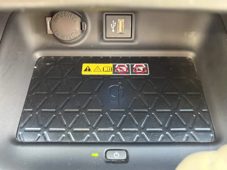 Toyota RAV4 Plug-In Hybrid 2023 — photo 12