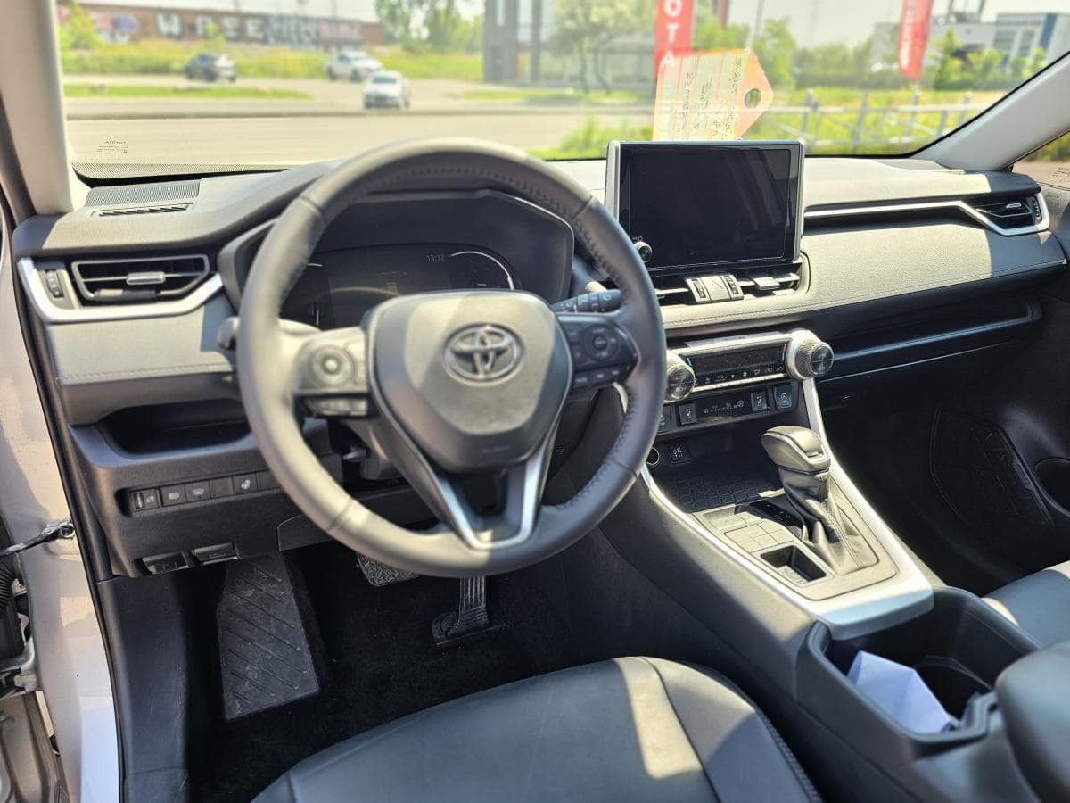Toyota RAV4 2025 — photo 13