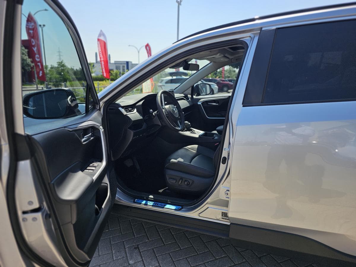 Toyota RAV4 2025 — photo 8