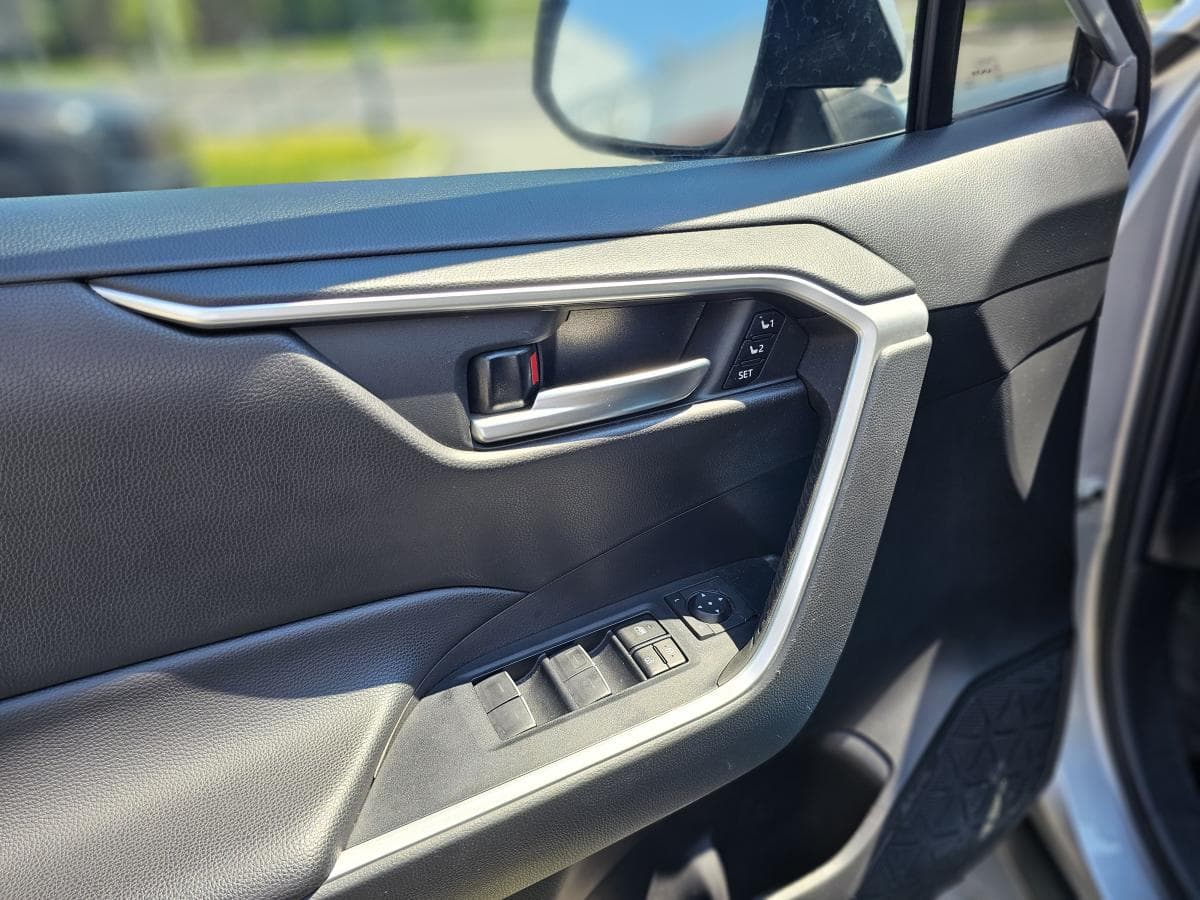 Toyota RAV4 2025 — photo 9
