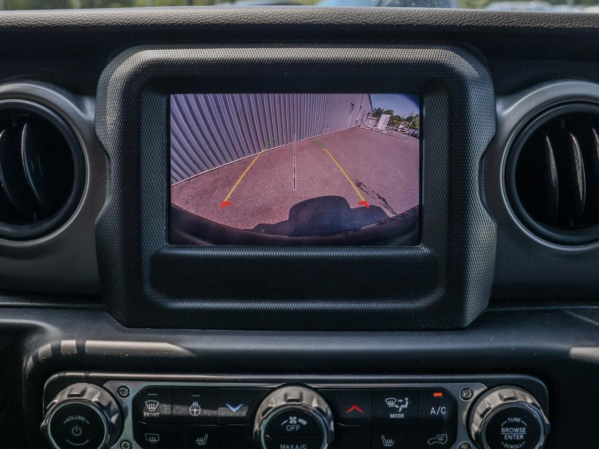 Jeep Wrangler 2023 — photo 16