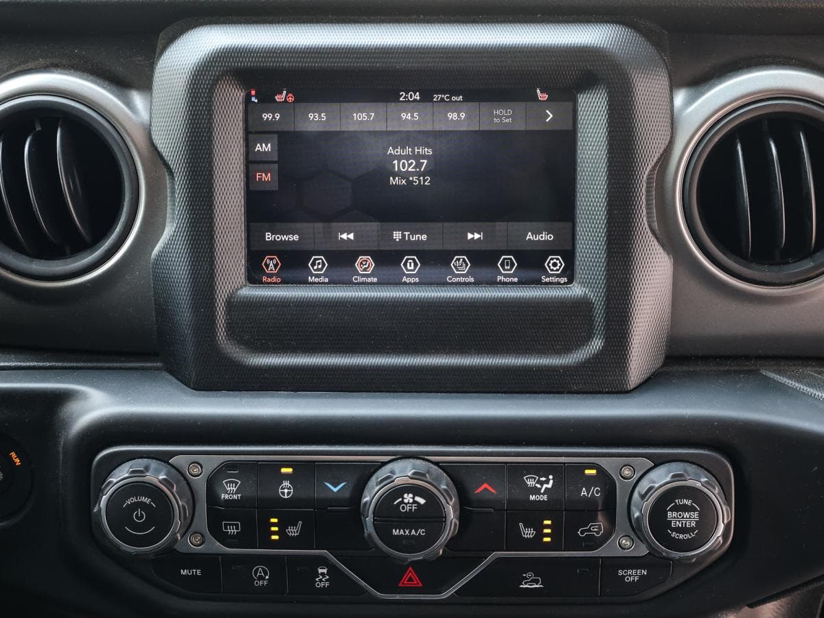 Jeep Wrangler 2023 — photo 17