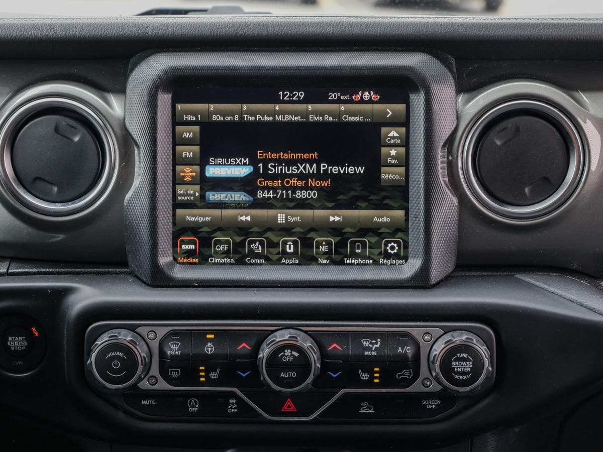 Jeep Wrangler 2023 — photo 16
