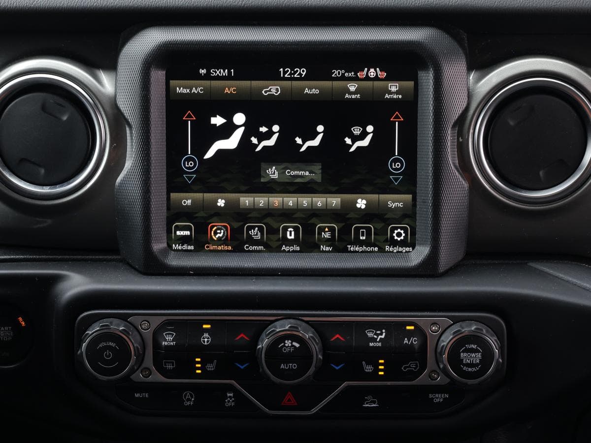 Jeep Wrangler 2023 — photo 19