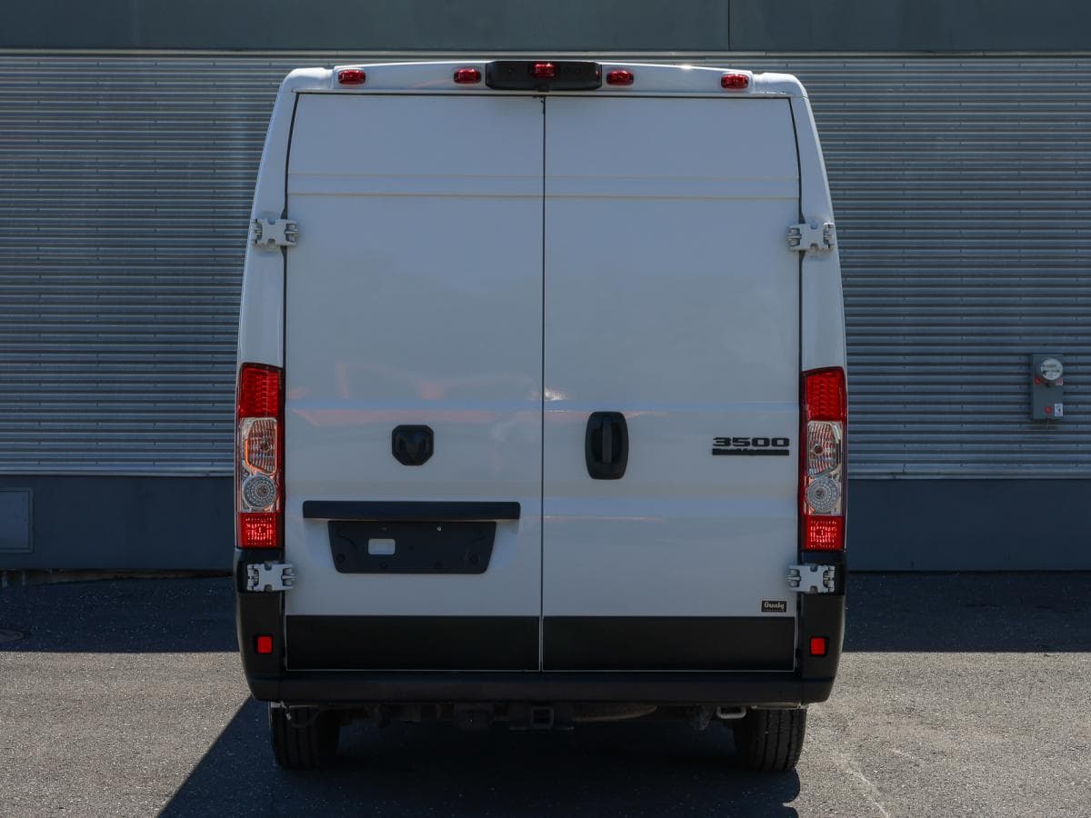 RAM 3500 2025 — photo 9