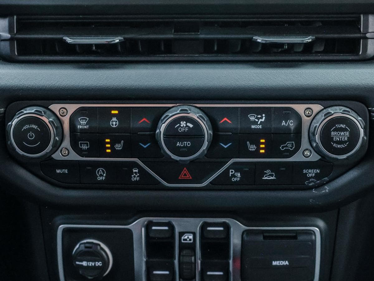 Jeep Wrangler 2024 — photo 21