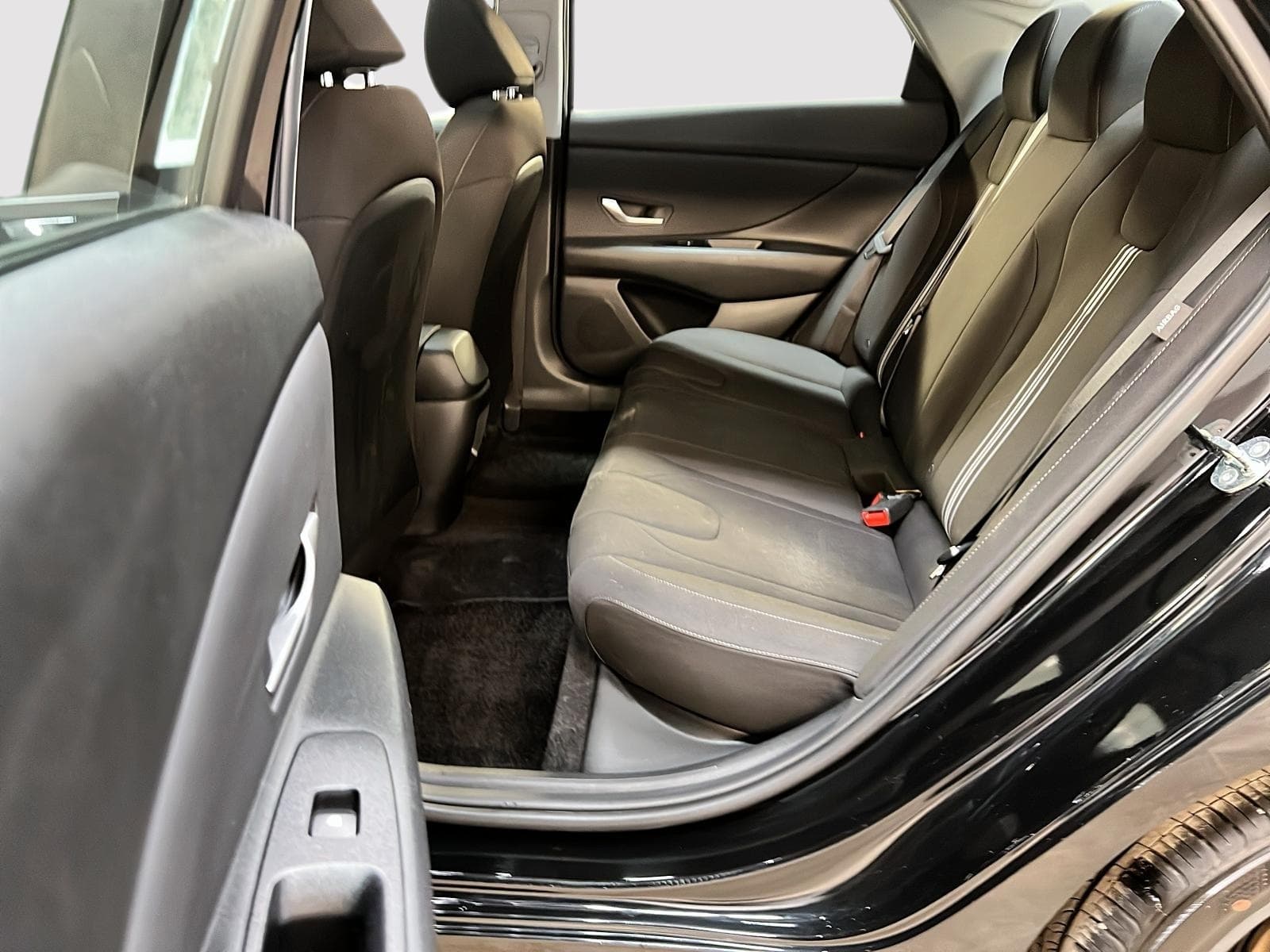 Hyundai Elantra 2025 — photo 9