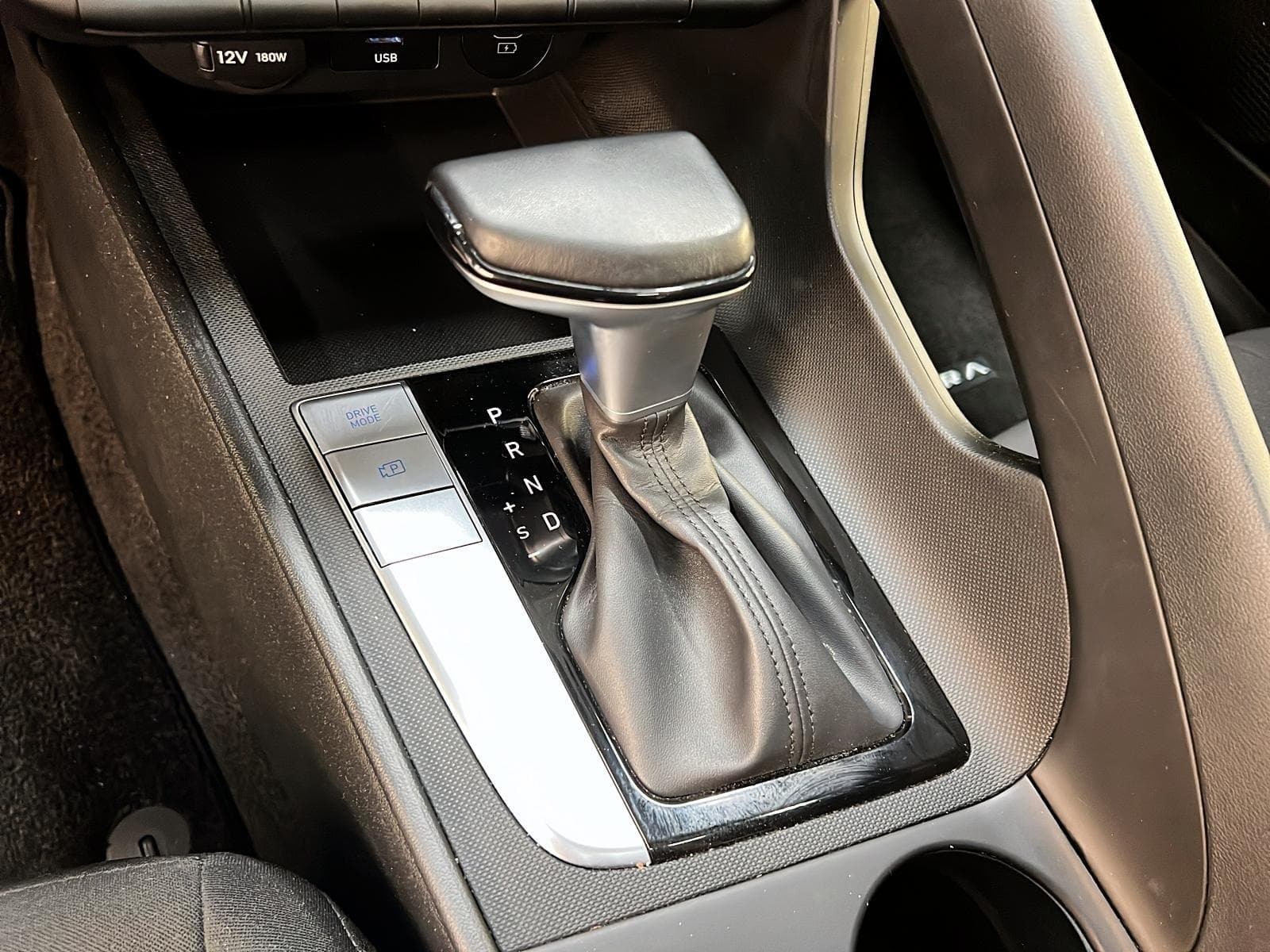 Hyundai Elantra 2025 — photo 14