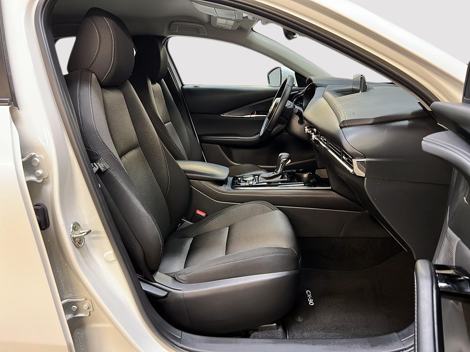 Mazda CX-30 2025 — photo 8