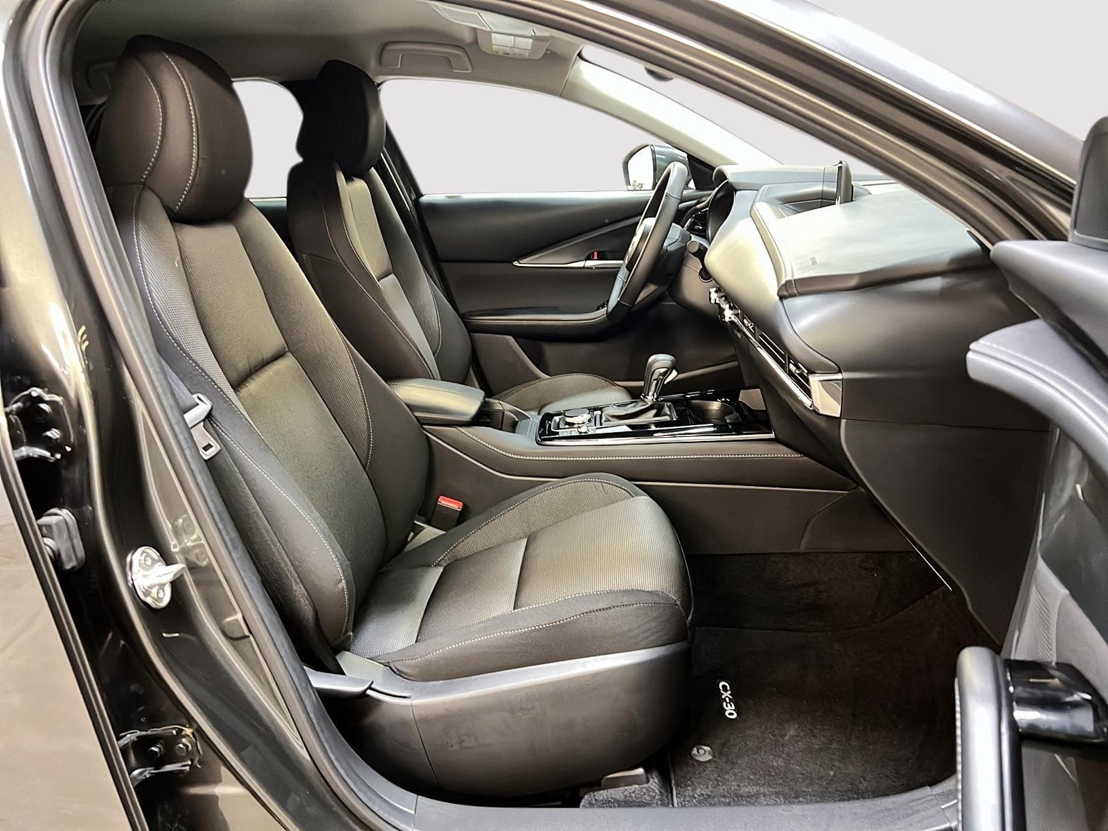 Mazda CX-30 2025 — photo 8
