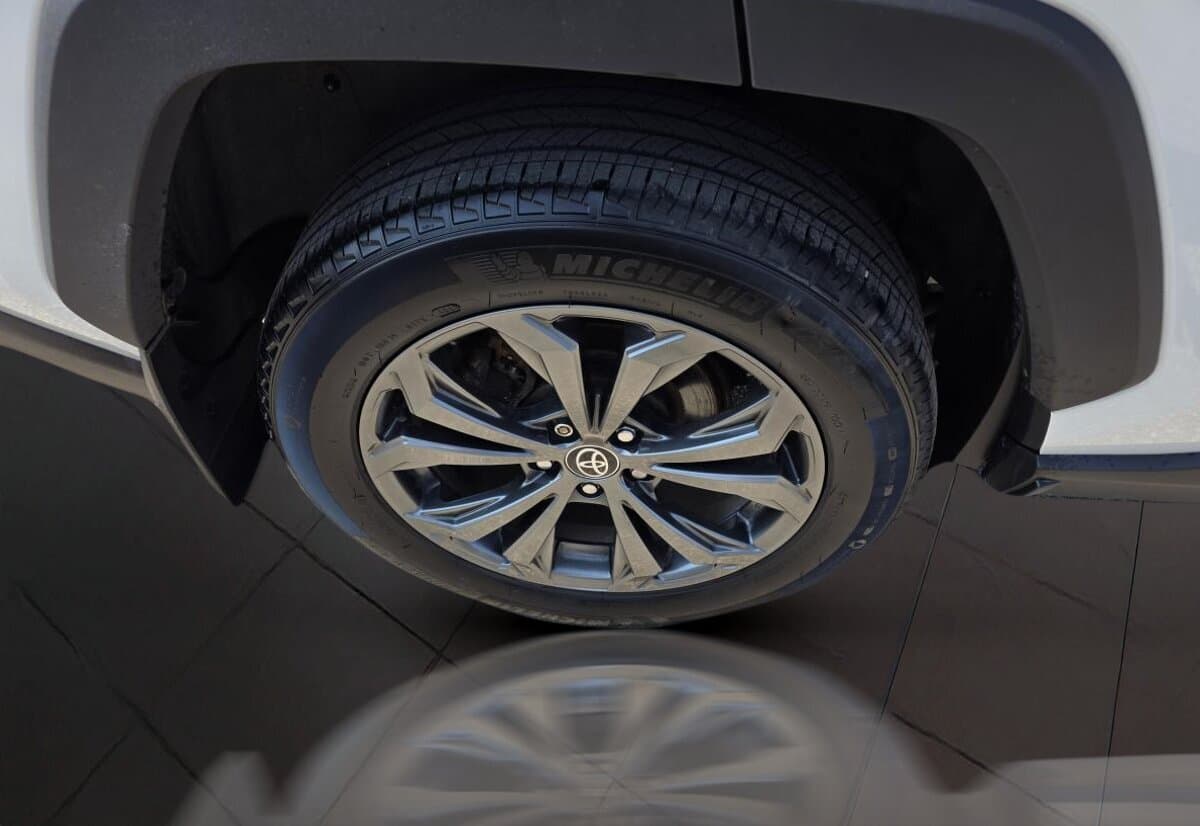 Toyota RAV4 2023 — photo 8