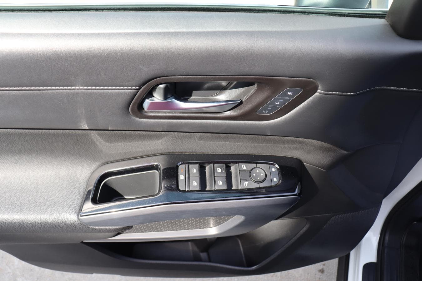 Nissan Pathfinder 2023 — photo 17