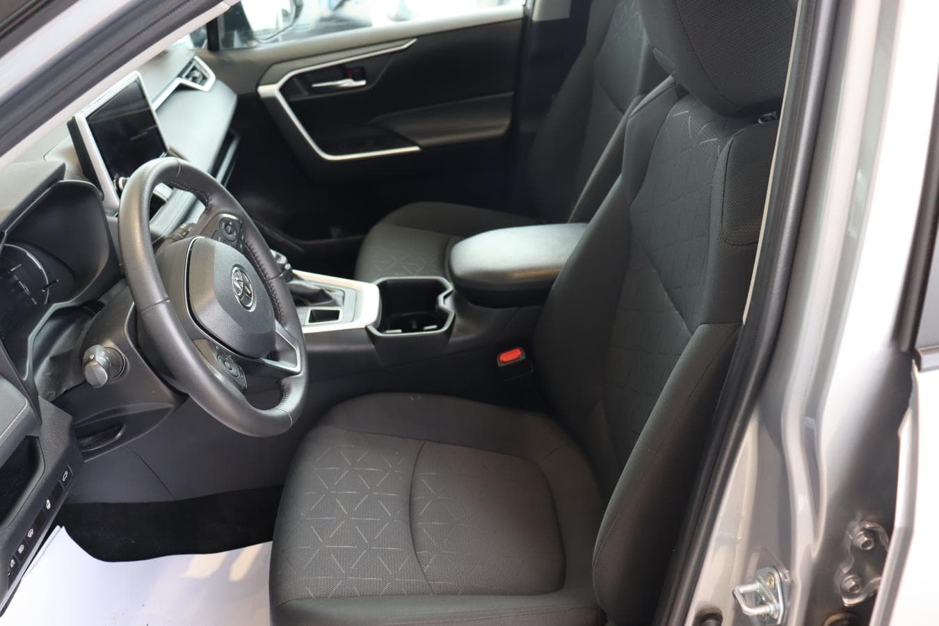 Toyota RAV4 2024 — photo 12