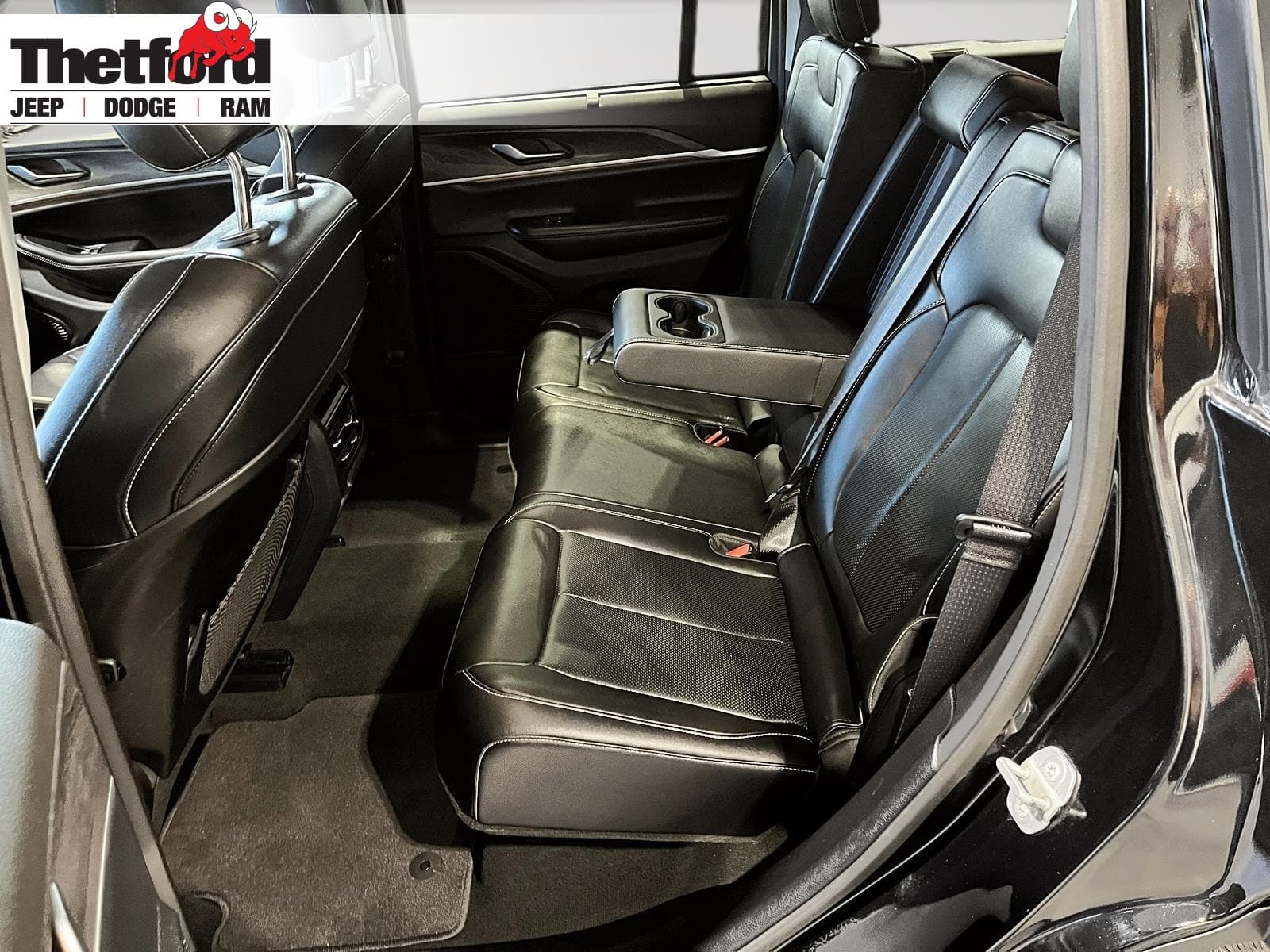 Jeep Grand Cherokee 2023 — photo 16
