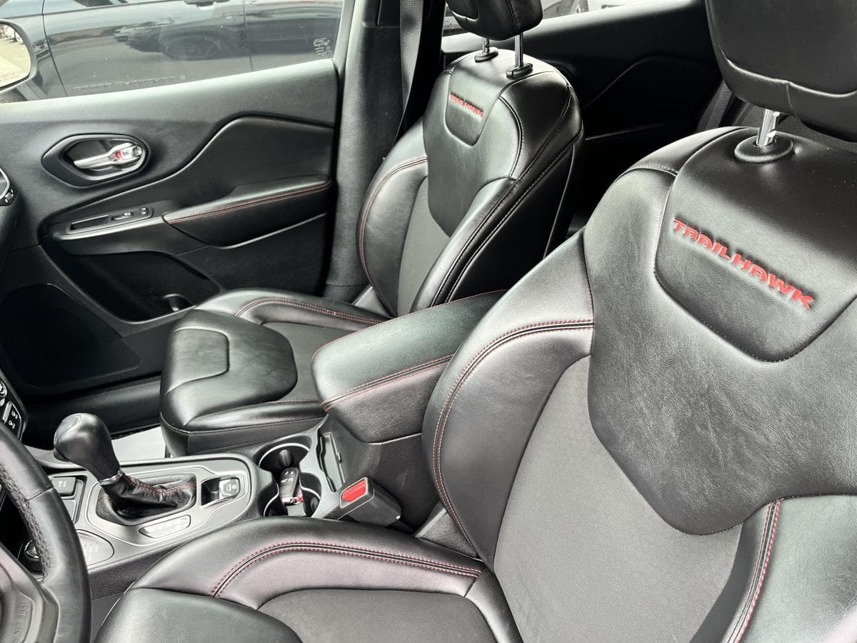Jeep Cherokee 2019 — photo 12