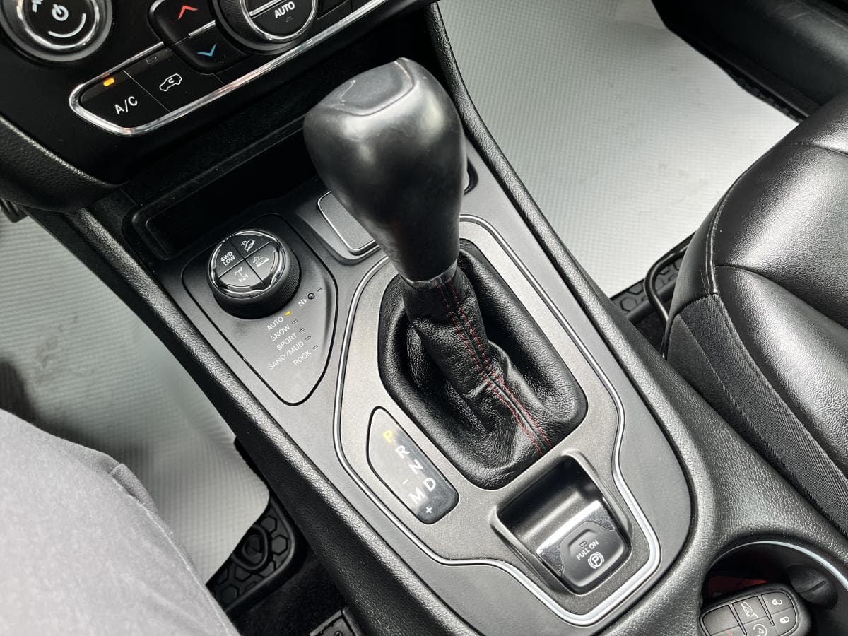Jeep Cherokee 2019 — photo 16