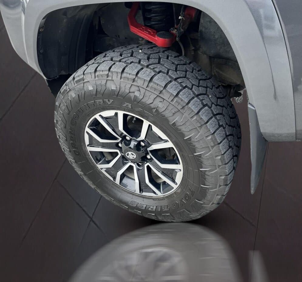 Toyota Tacoma 2023 — photo 8