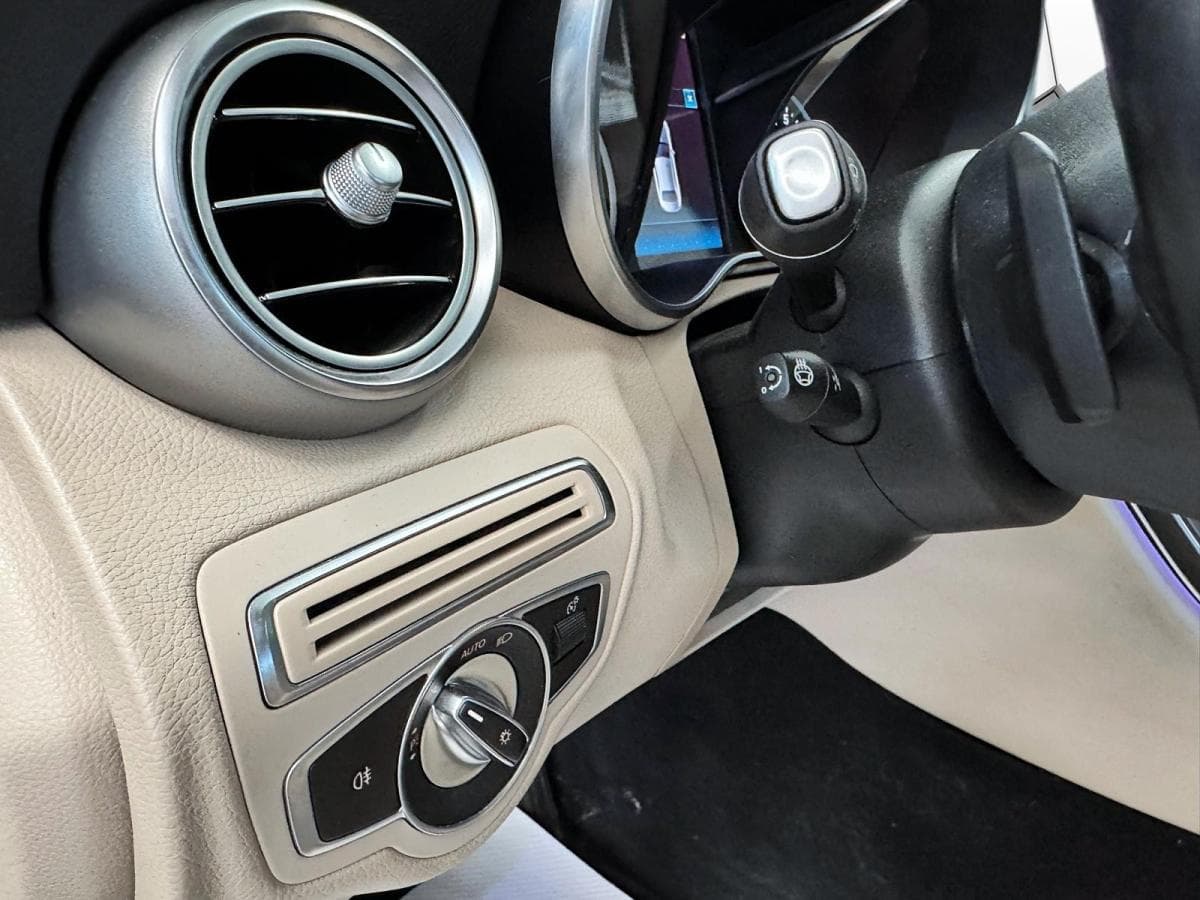 Mercedes-Benz C-Class 2019 — photo 10