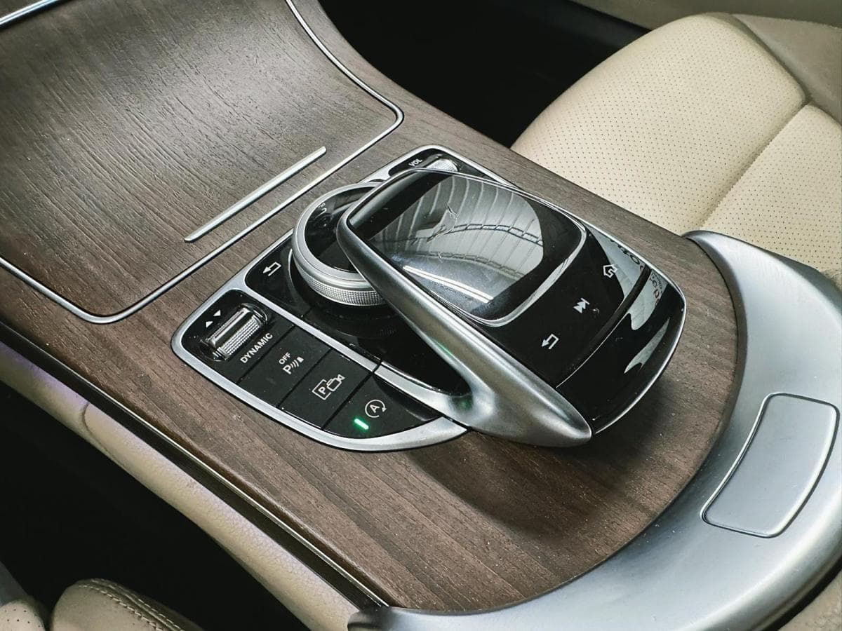 Mercedes-Benz C-Class 2019 — photo 18