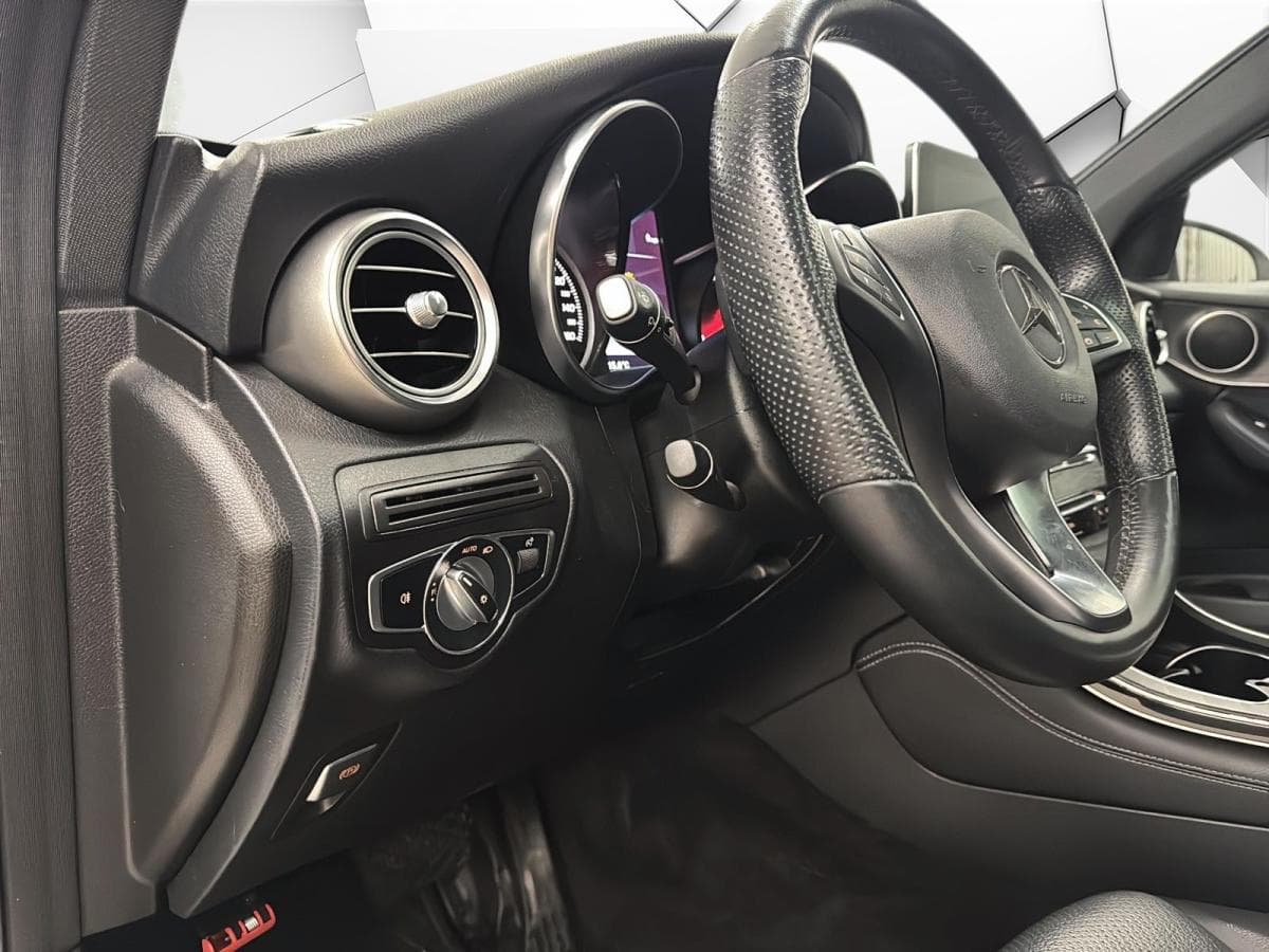 Mercedes-Benz GLC 2019 — photo 11