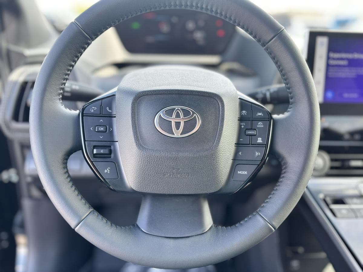 Toyota bZ4X 2024 — photo 11