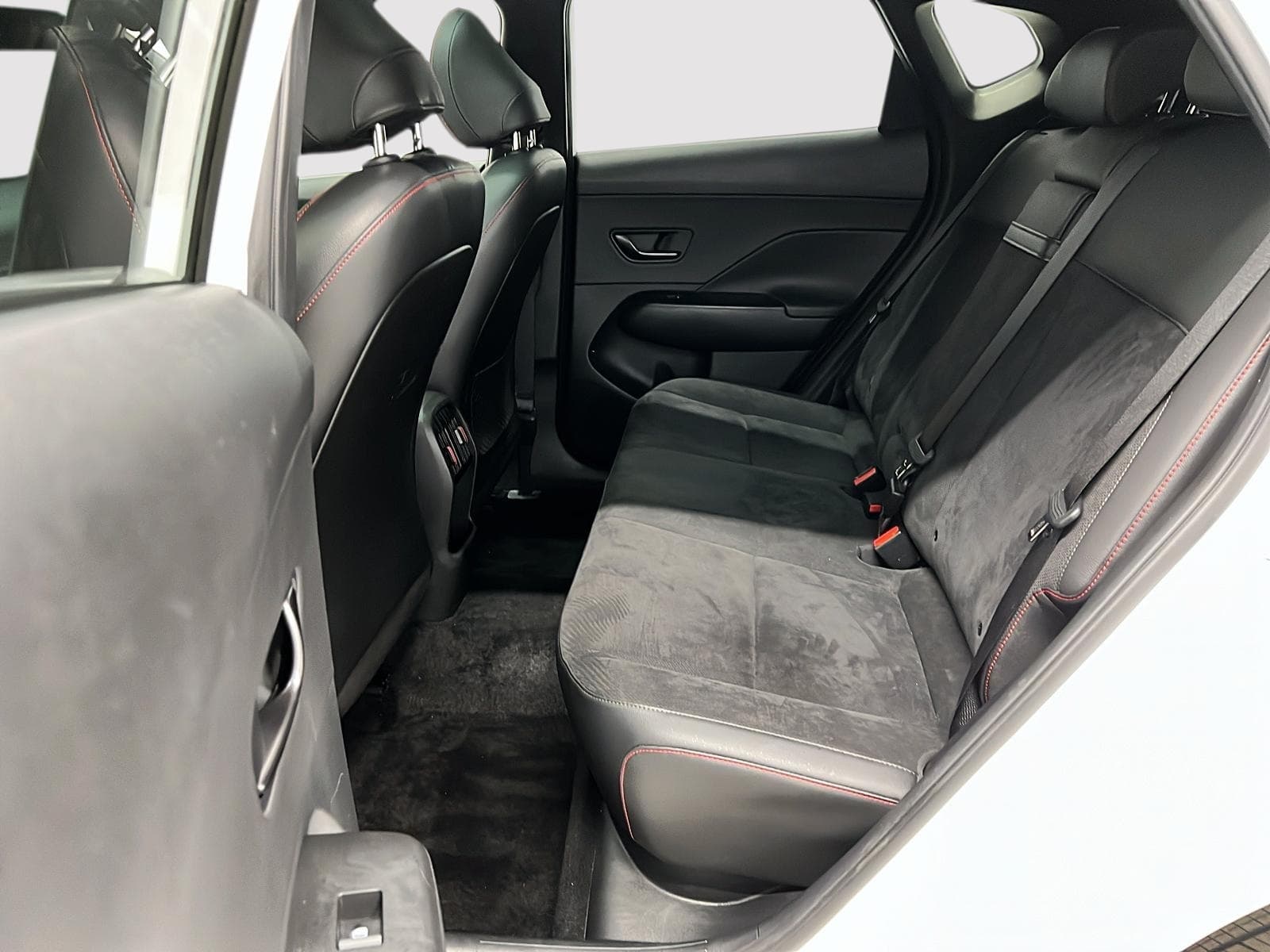 Hyundai Kona 2025 — photo 9