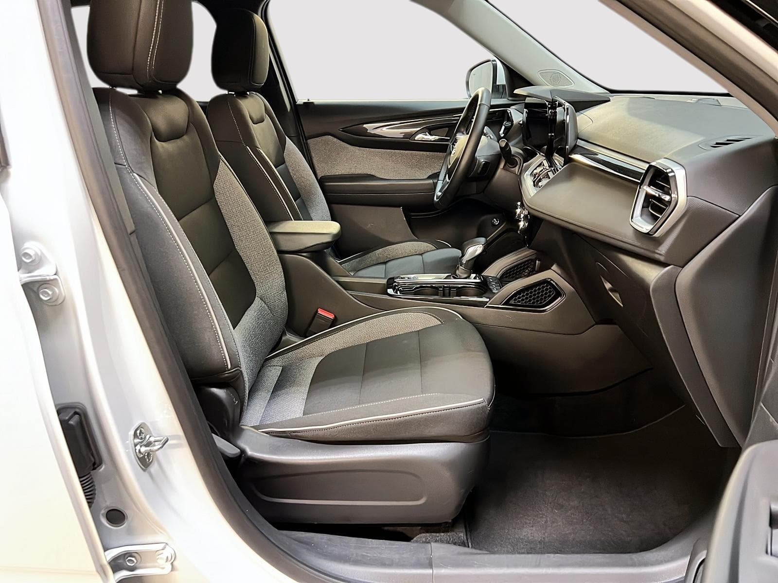 Chevrolet TrailBlazer 2025 — photo 8