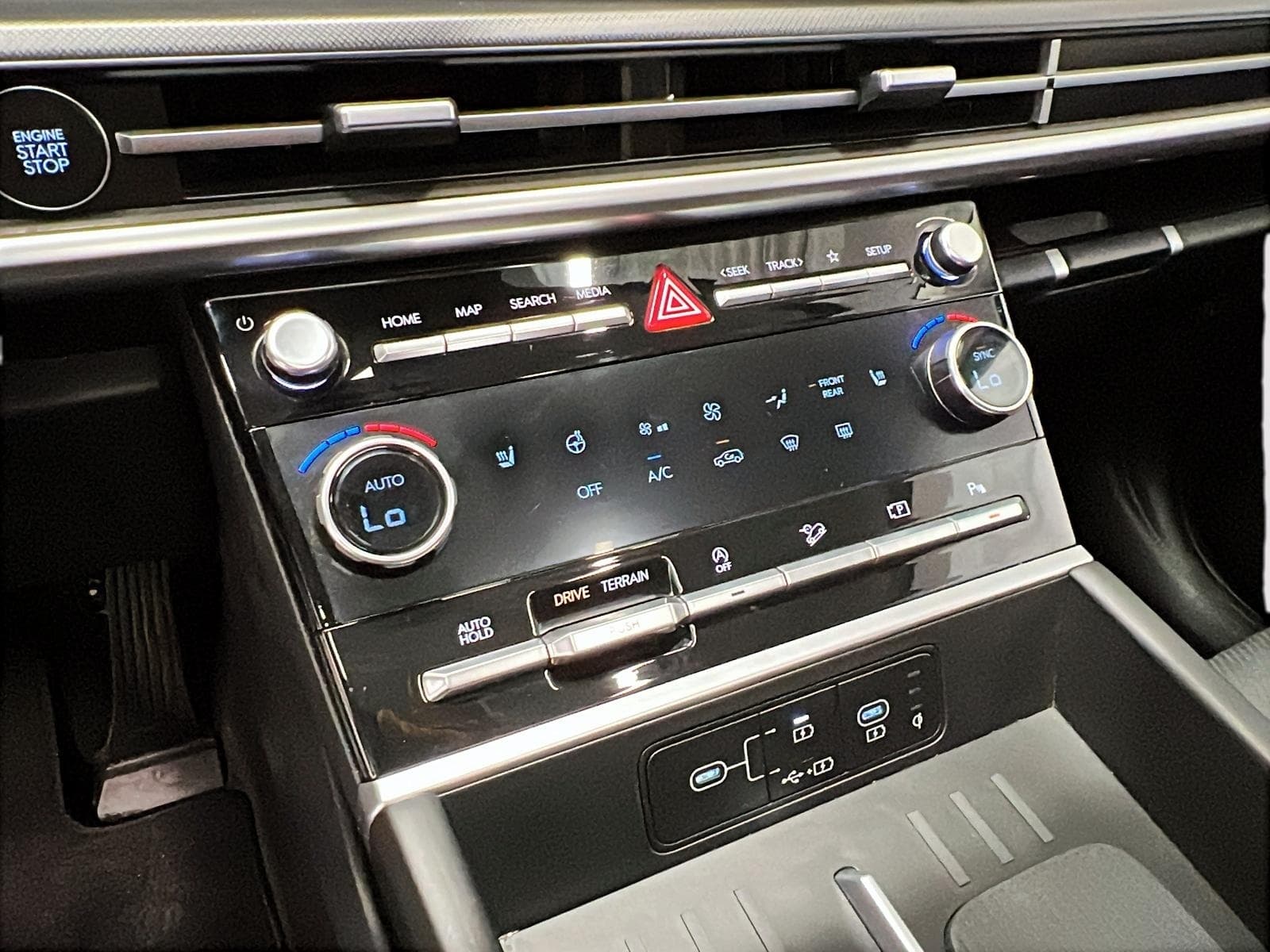 Hyundai Santa Fe 2025 — photo 17