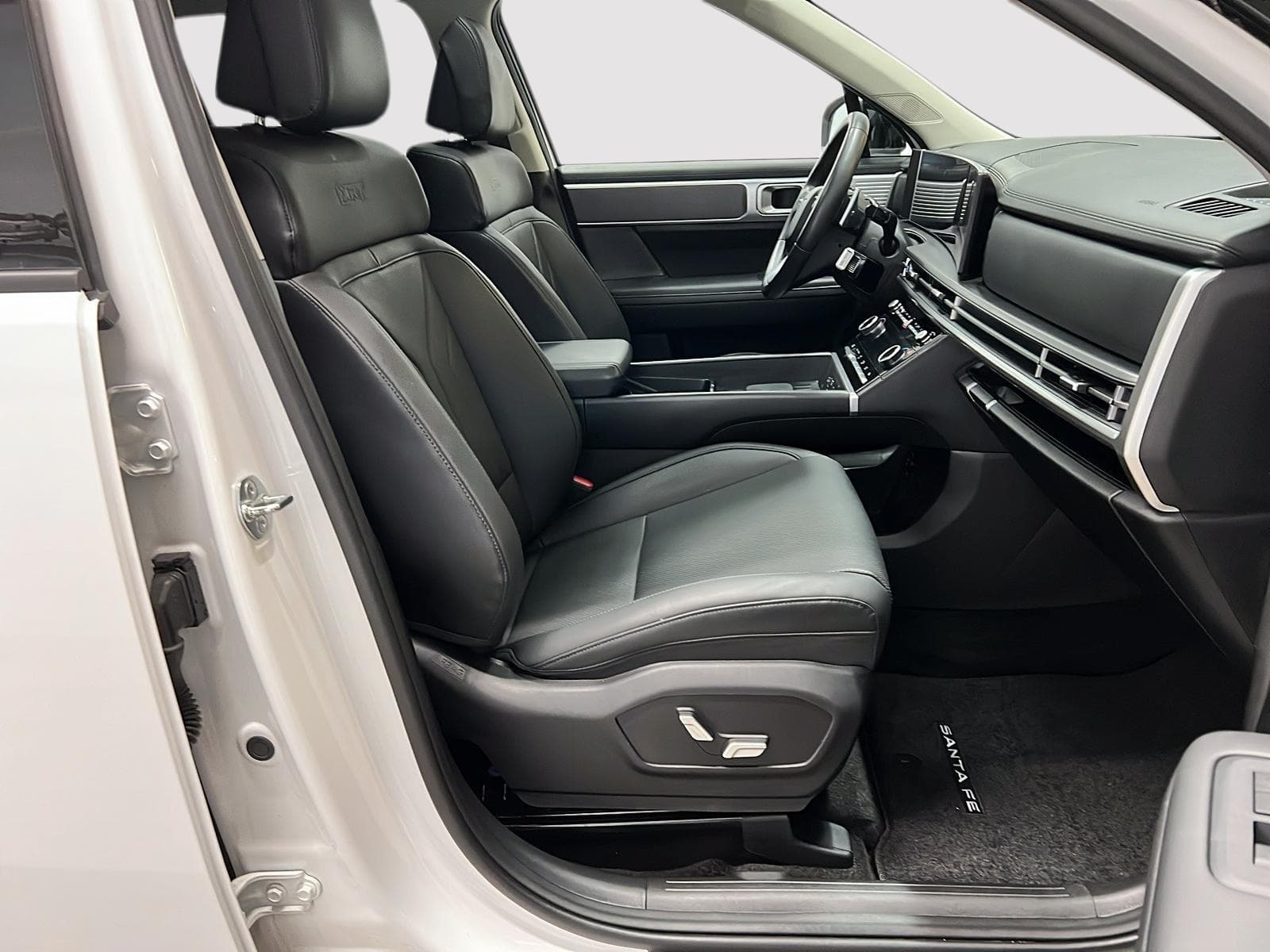 Hyundai Santa Fe 2025 — photo 9