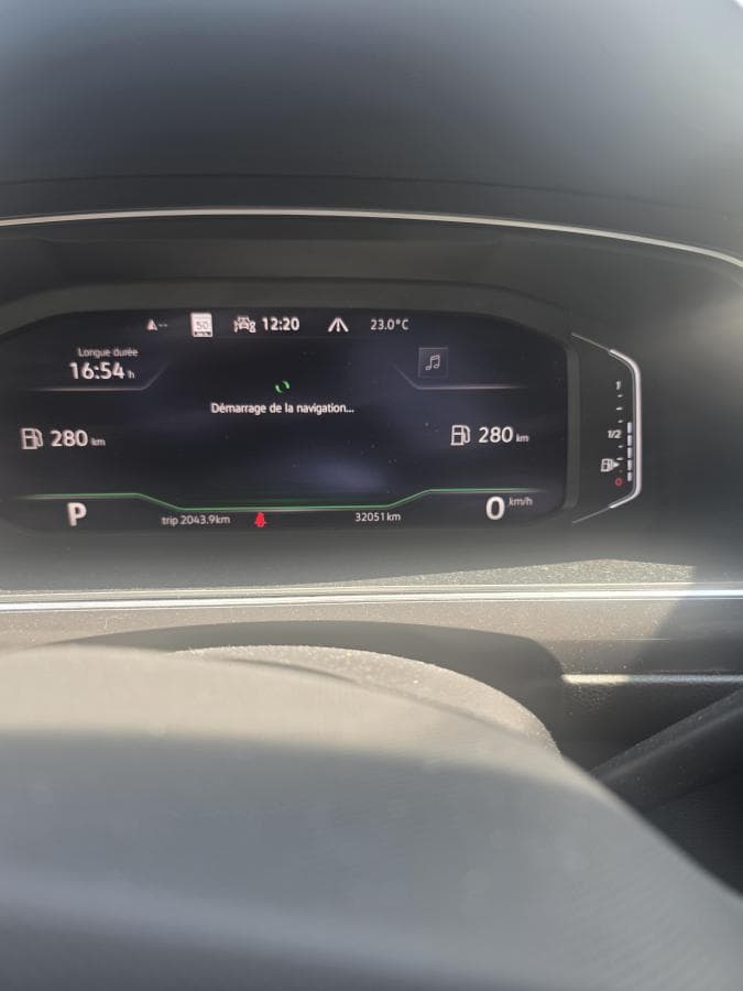 Volkswagen Tiguan 2023 — photo 16