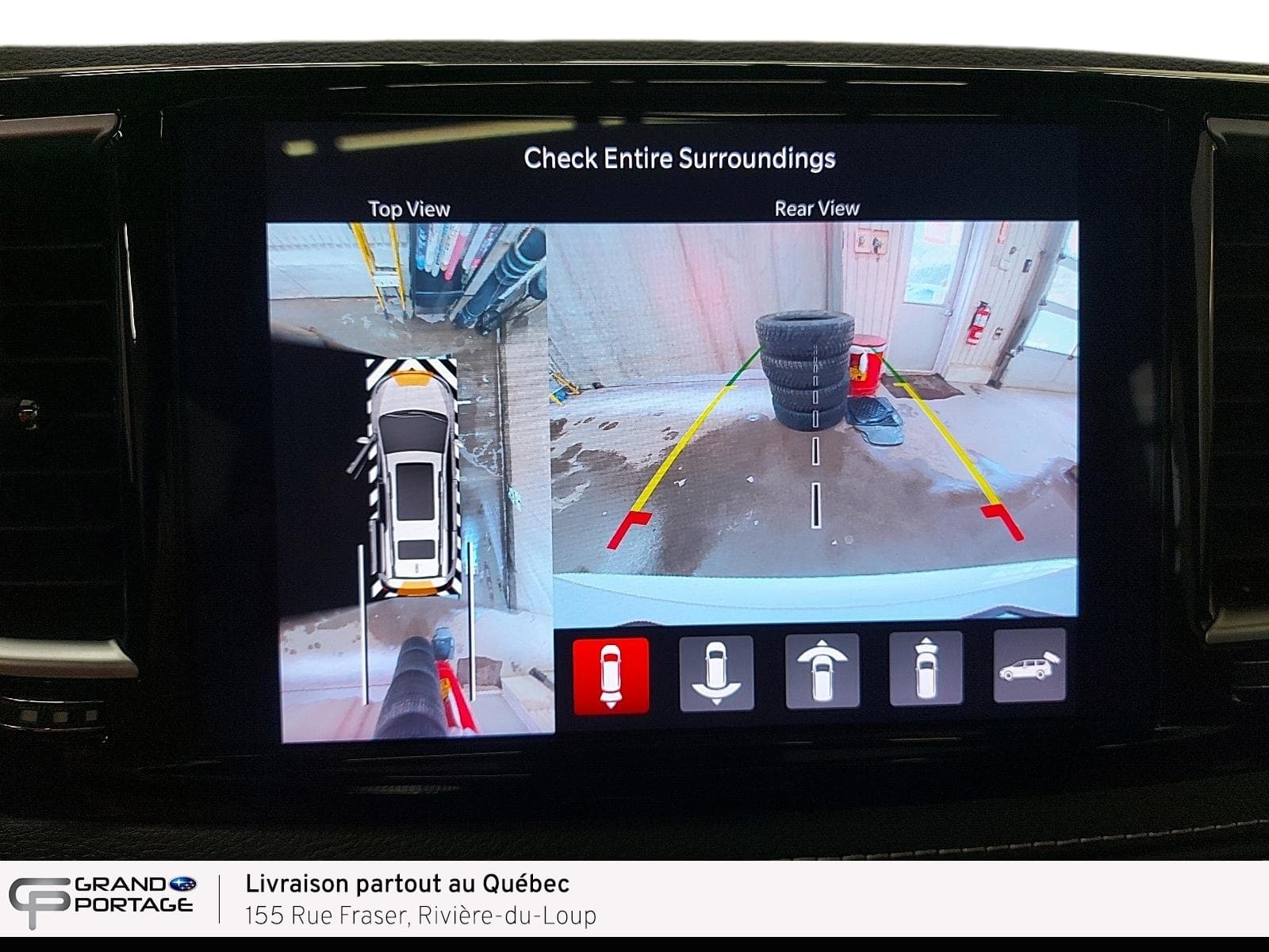 Chrysler Pacifica Hybrid 2023 — photo 18