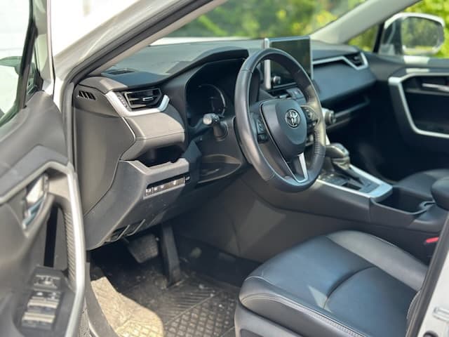 Toyota RAV4 2023 — photo 3
