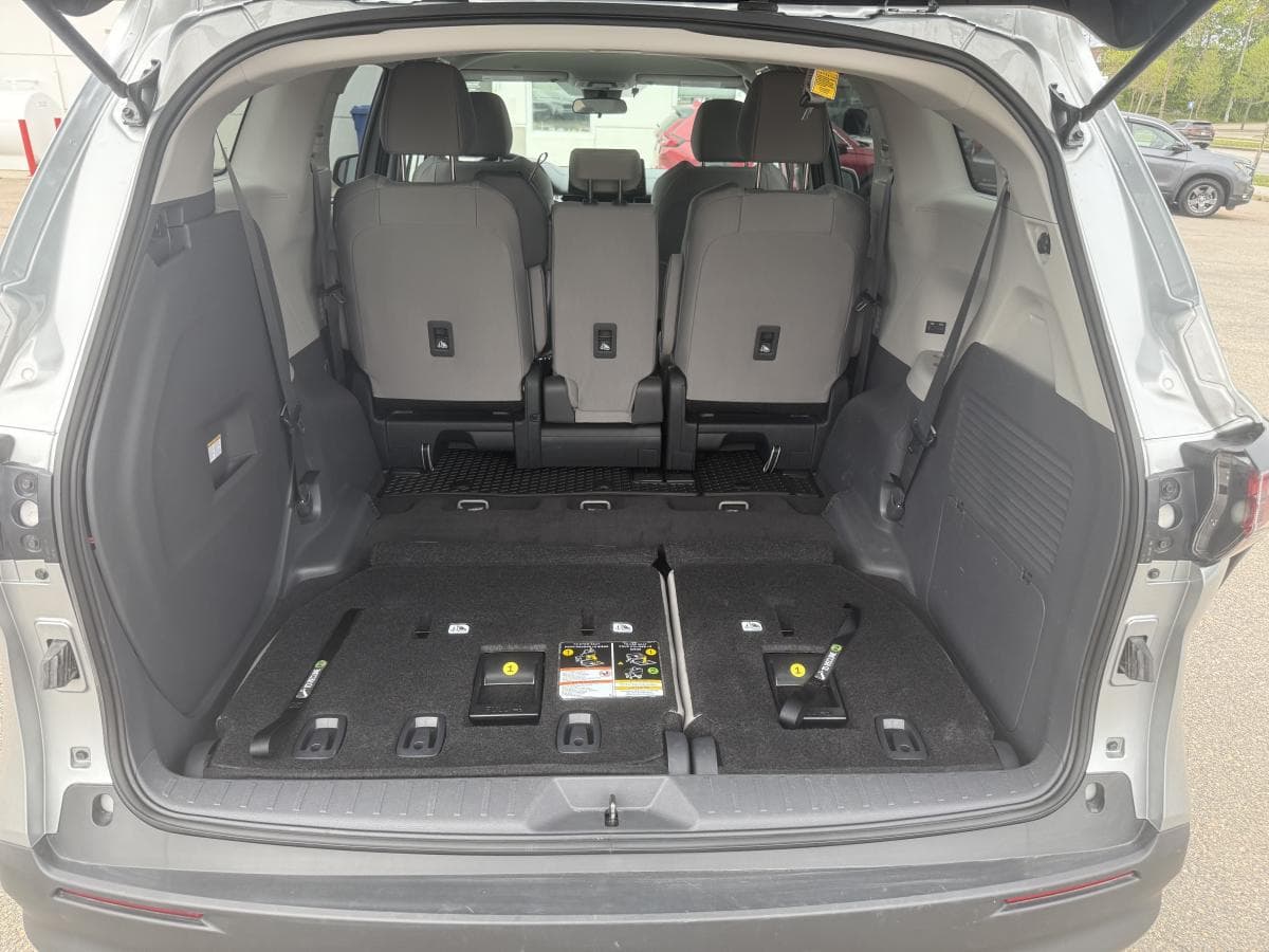 Toyota Sienna 2024 — photo 16