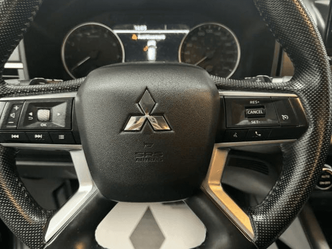 Mitsubishi Outlander 2023 — photo 9