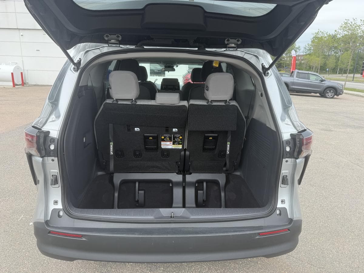 Toyota Sienna 2024 — photo 13