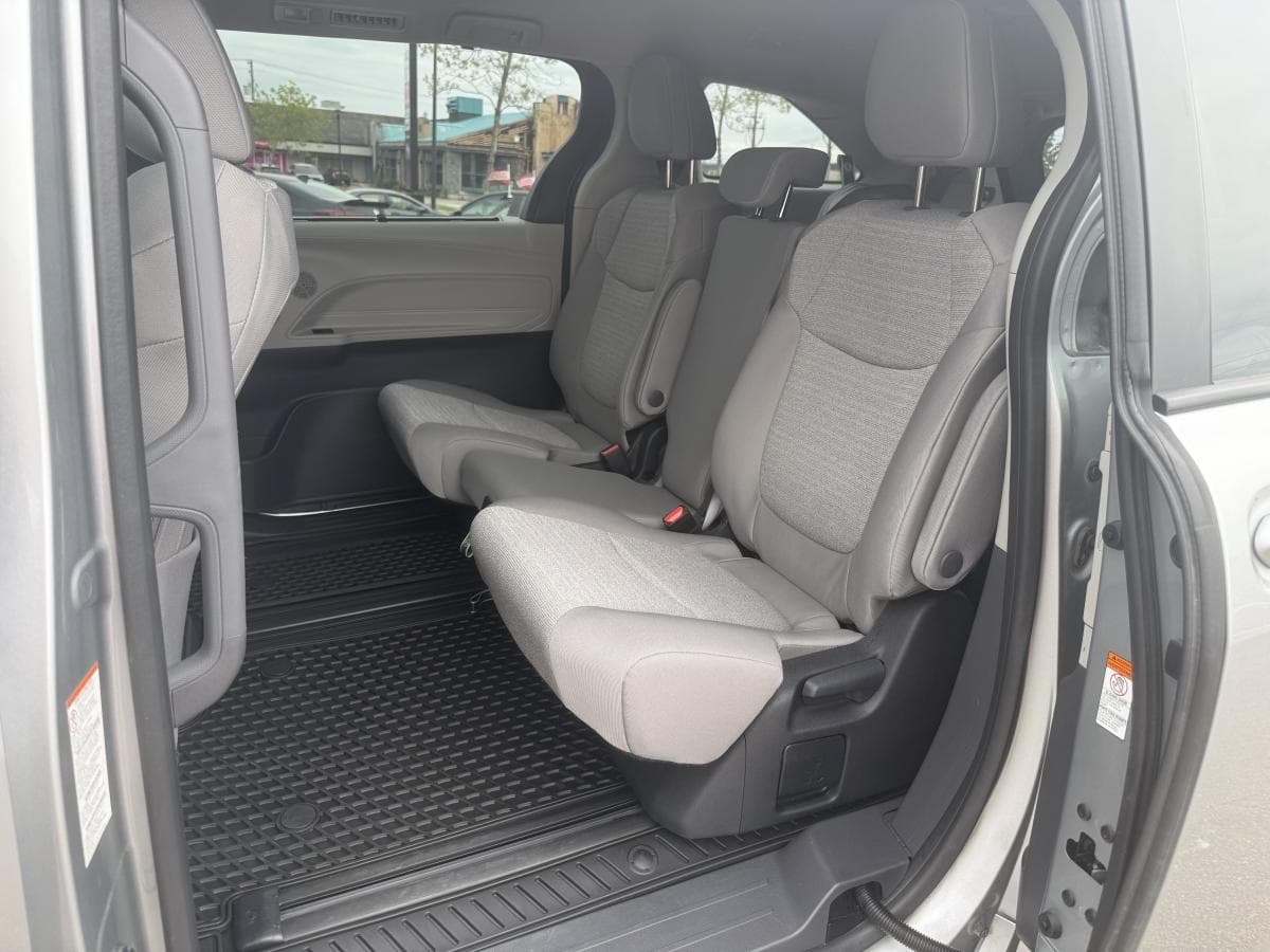Toyota Sienna 2024 — photo 18