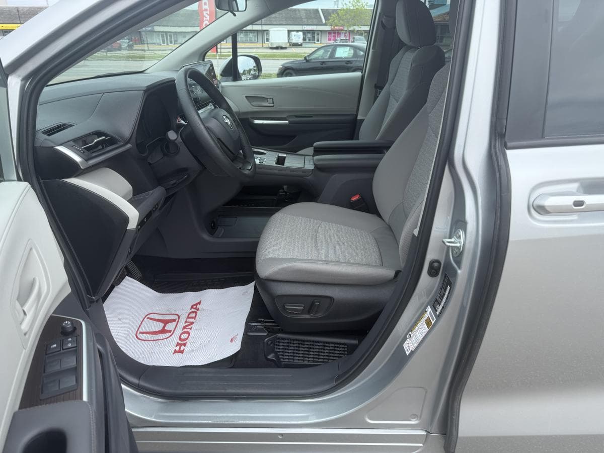 Toyota Sienna 2024 — photo 19