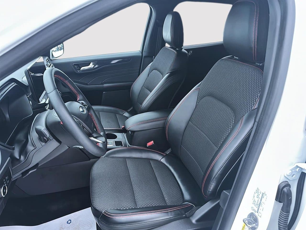 Ford Escape 2023 — photo 8
