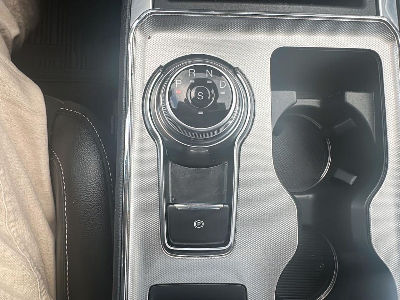 Ford Edge 2022 — photo 13
