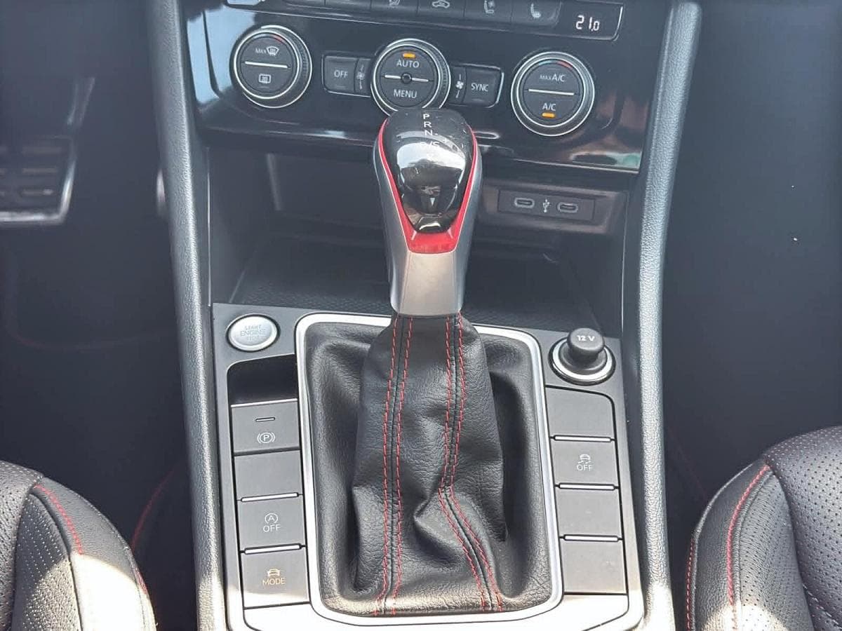 Volkswagen Jetta GLI 2023 — photo 16