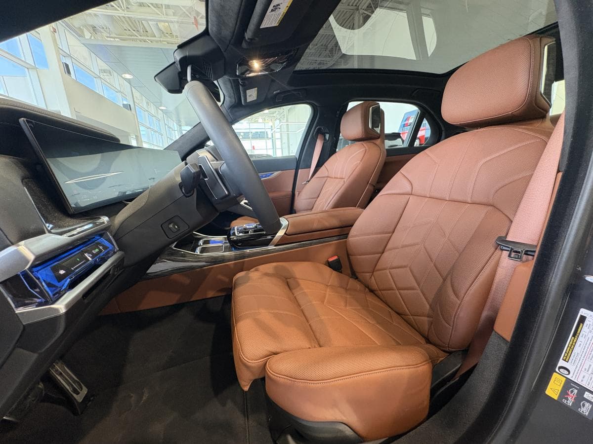 BMW 7 Series 2024 — photo 12