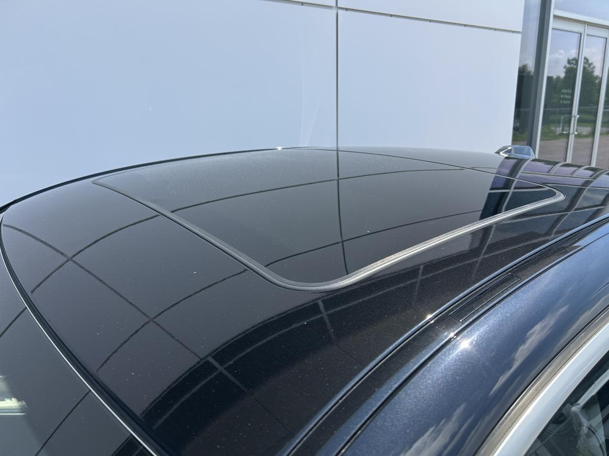 BMW 3 Series 2023 — photo 11