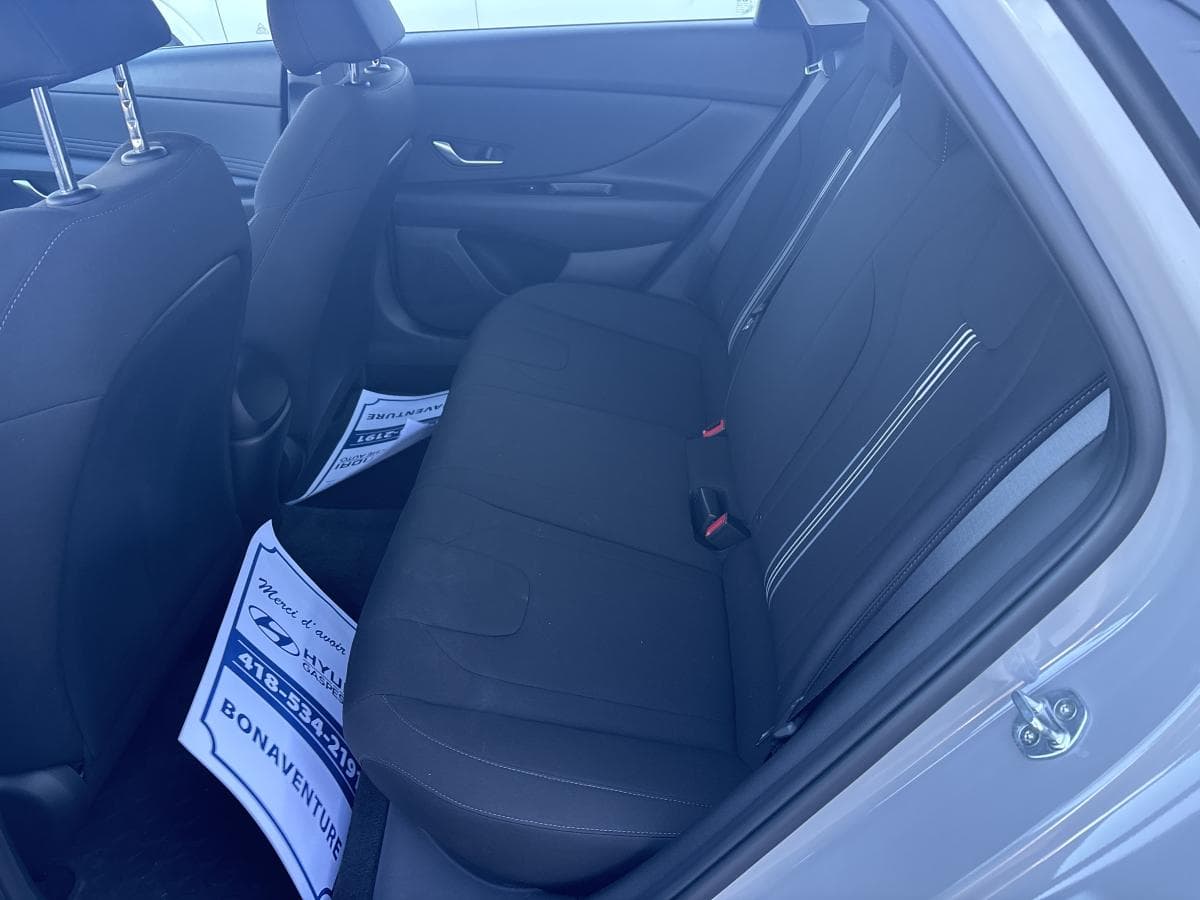 Hyundai Elantra 2022 — photo 19